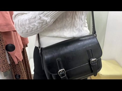 ❤️ Публічна мастурбація молодої сучки FeralBerry фалоімітатором у примірочній ❤ Порно-відео у нас